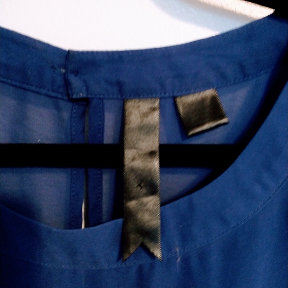 Short sleeve blue blouse size medium - Picture 3 of 4